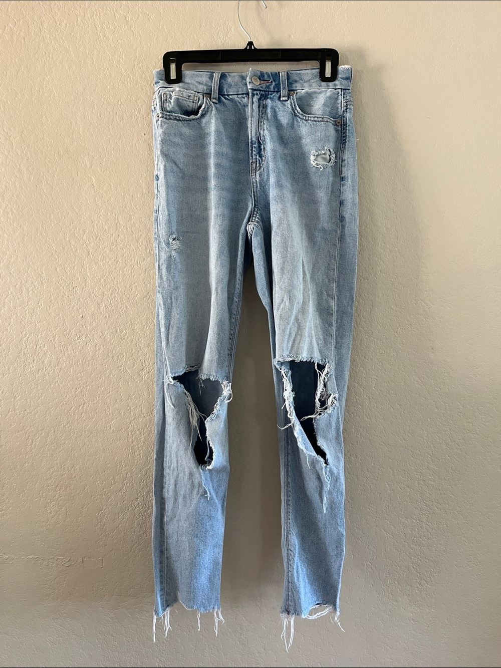 American Eagle Outfitters Light Wash Distressed “Strigid” Jeans